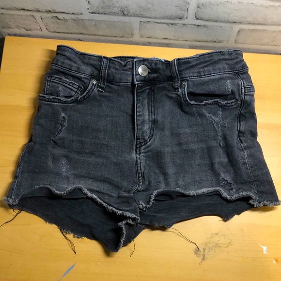 Black Ripped Jean Shorts H&M - Picture 1 of 5